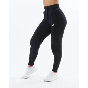 Alphalete ELMTS Relaxed Cuffed Jogger in Black